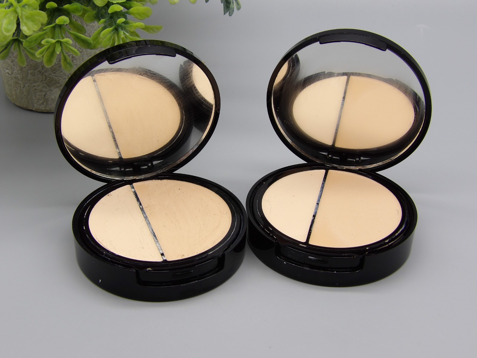 2~Eve Pearl 40:60 Dual Foundation FAIR 0.51 oz FLAWED/ SURFACE DAMAGE