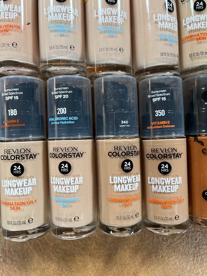 Revlon Colorstay Longwear Makeup FOUNDATION Combination/OILY Skin NEW Lot of 16