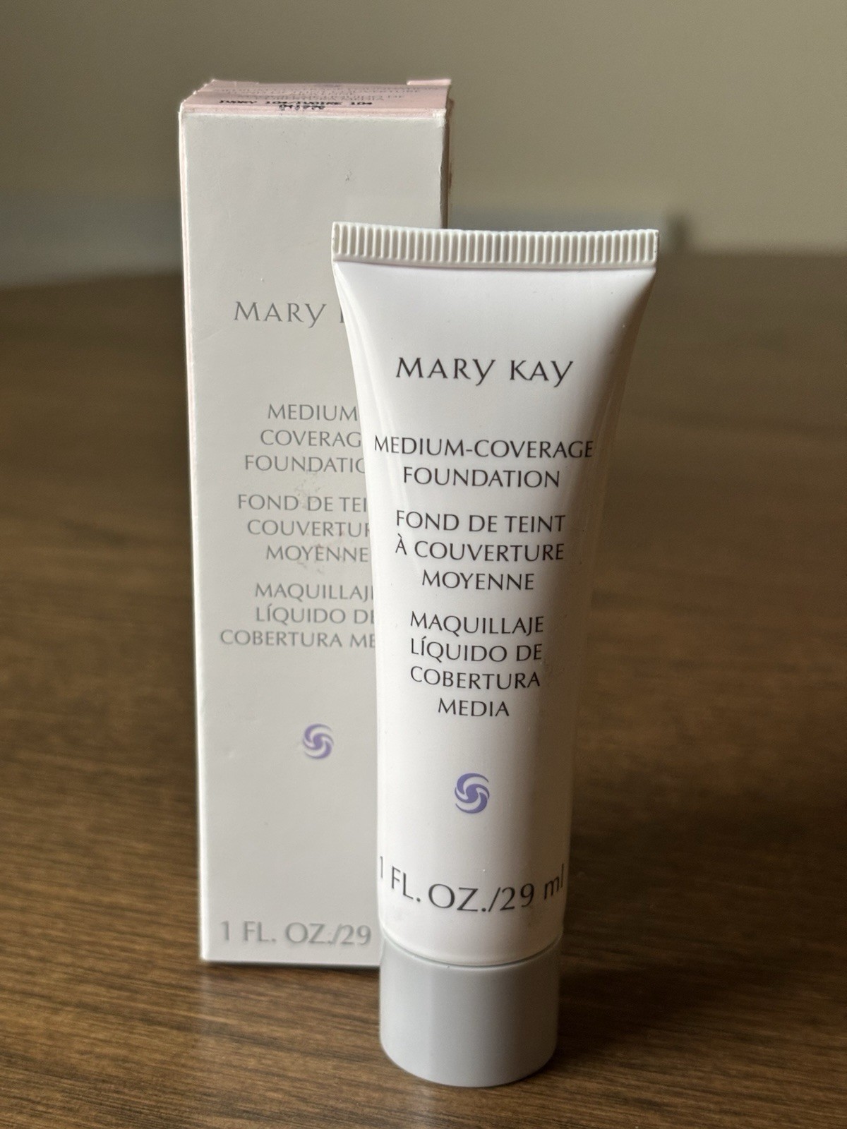 MaryKay MEDIUM COVERAGE FOUNDATION GRAY Wide Cap Ivory 104 Discontinued NOS