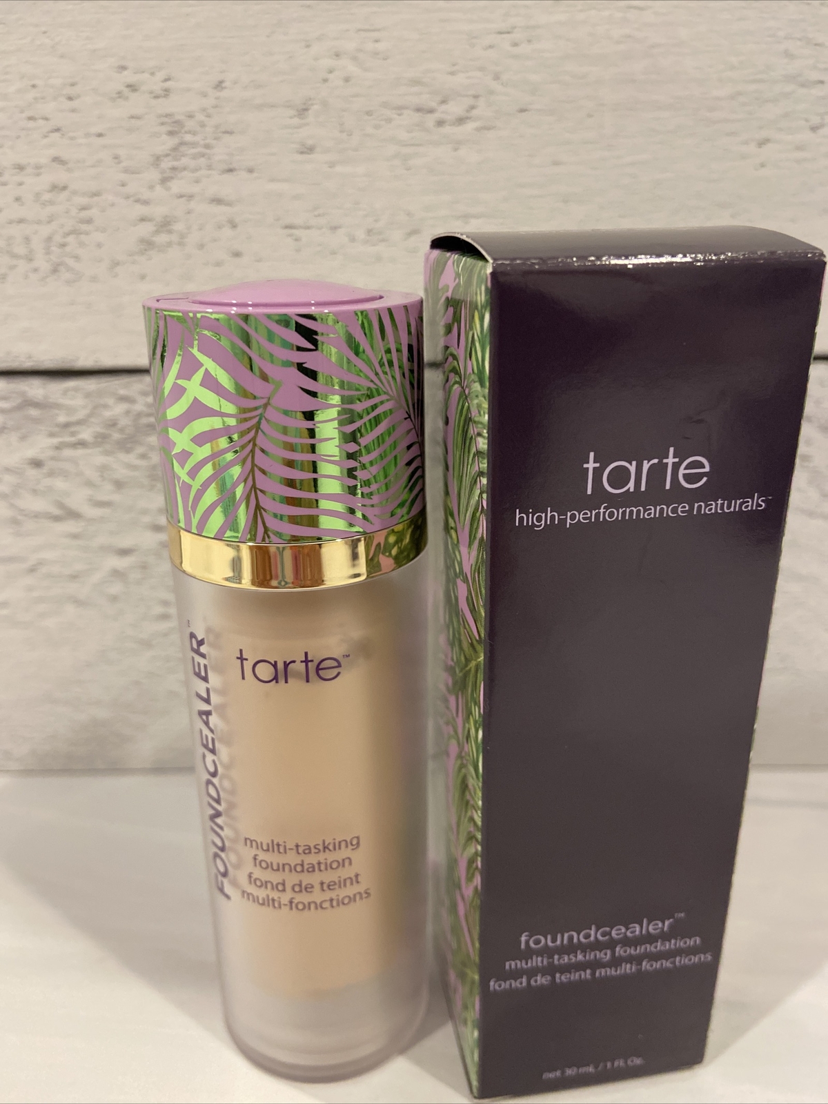 Tarte foundcealer Multi Tasking Foundation 1fl Oz NIB 8 B Porcelain Beige