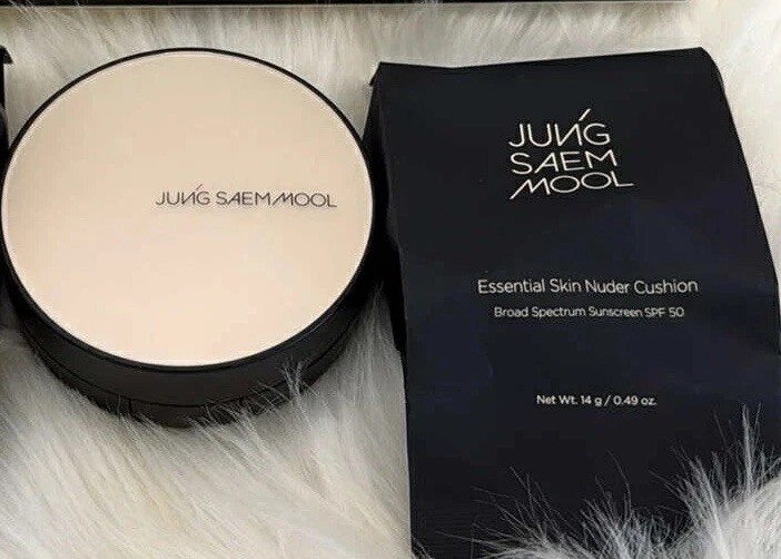 JUNGSAEMMOOL Jung SAEM MOOL Essential Skin Nuder Cushion LIGHT SPF50 W/ 1 Refill