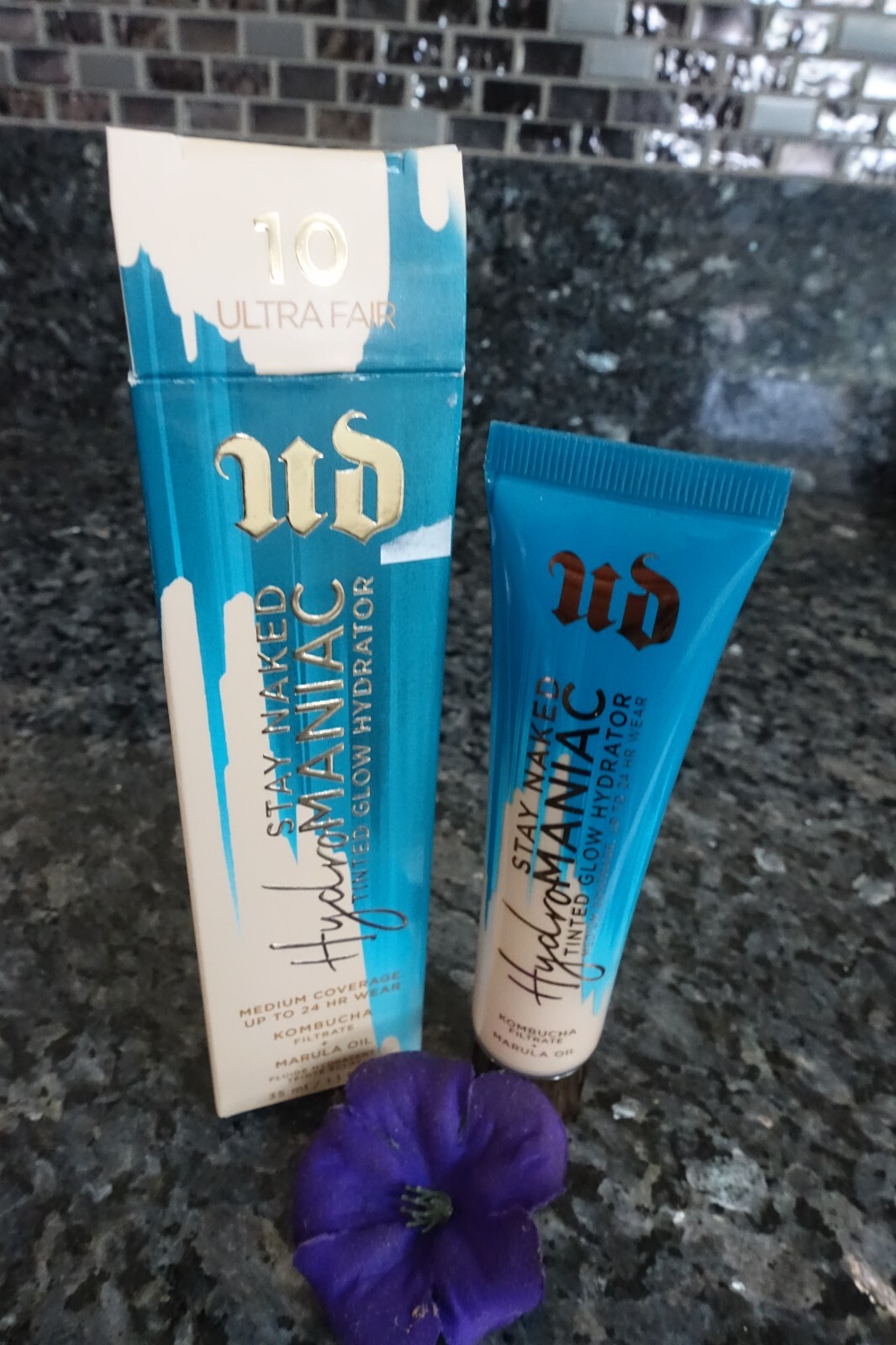 Urban Decay stay naked hydromaniac tinted glow hydrator new in box select 1