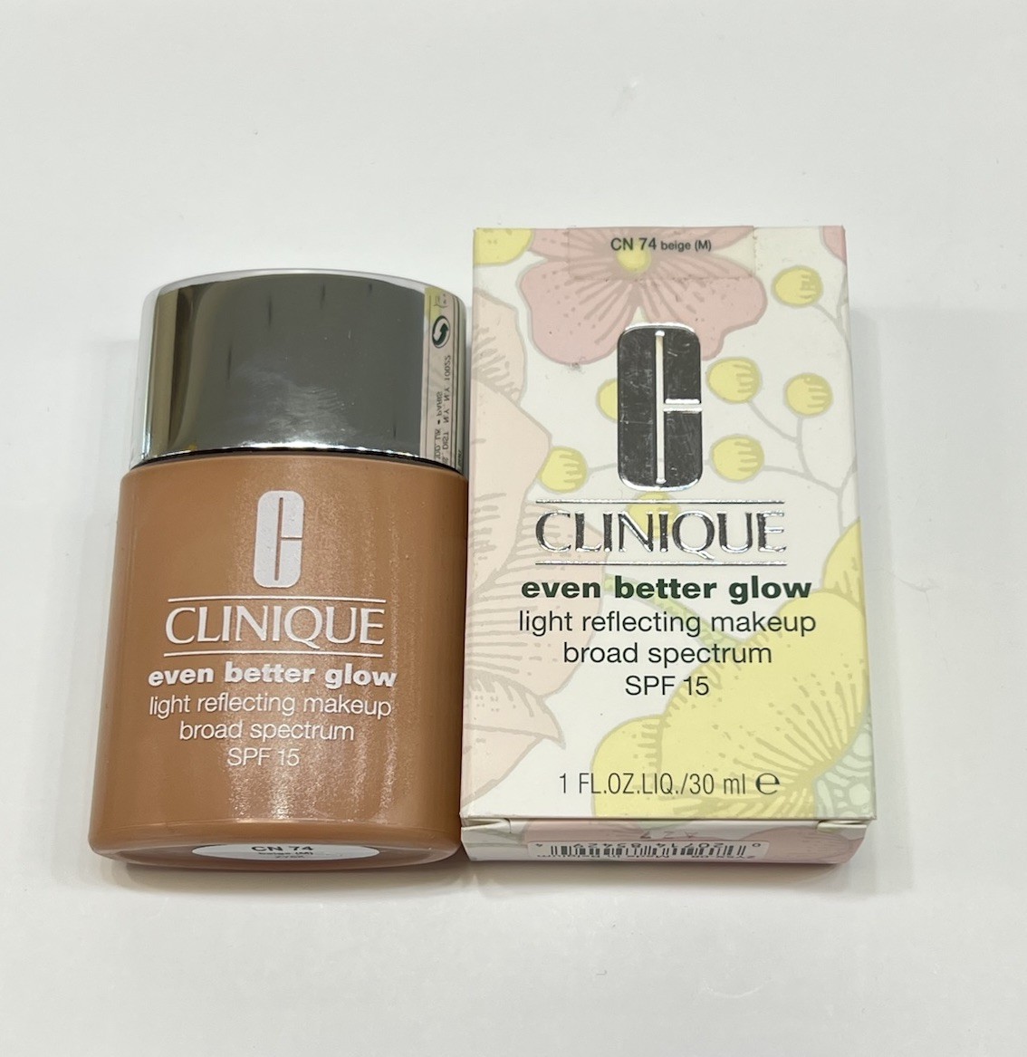 Clinique Even Better Glow Light Reflecting Makeup SPF 15 CN 74 BEIGE