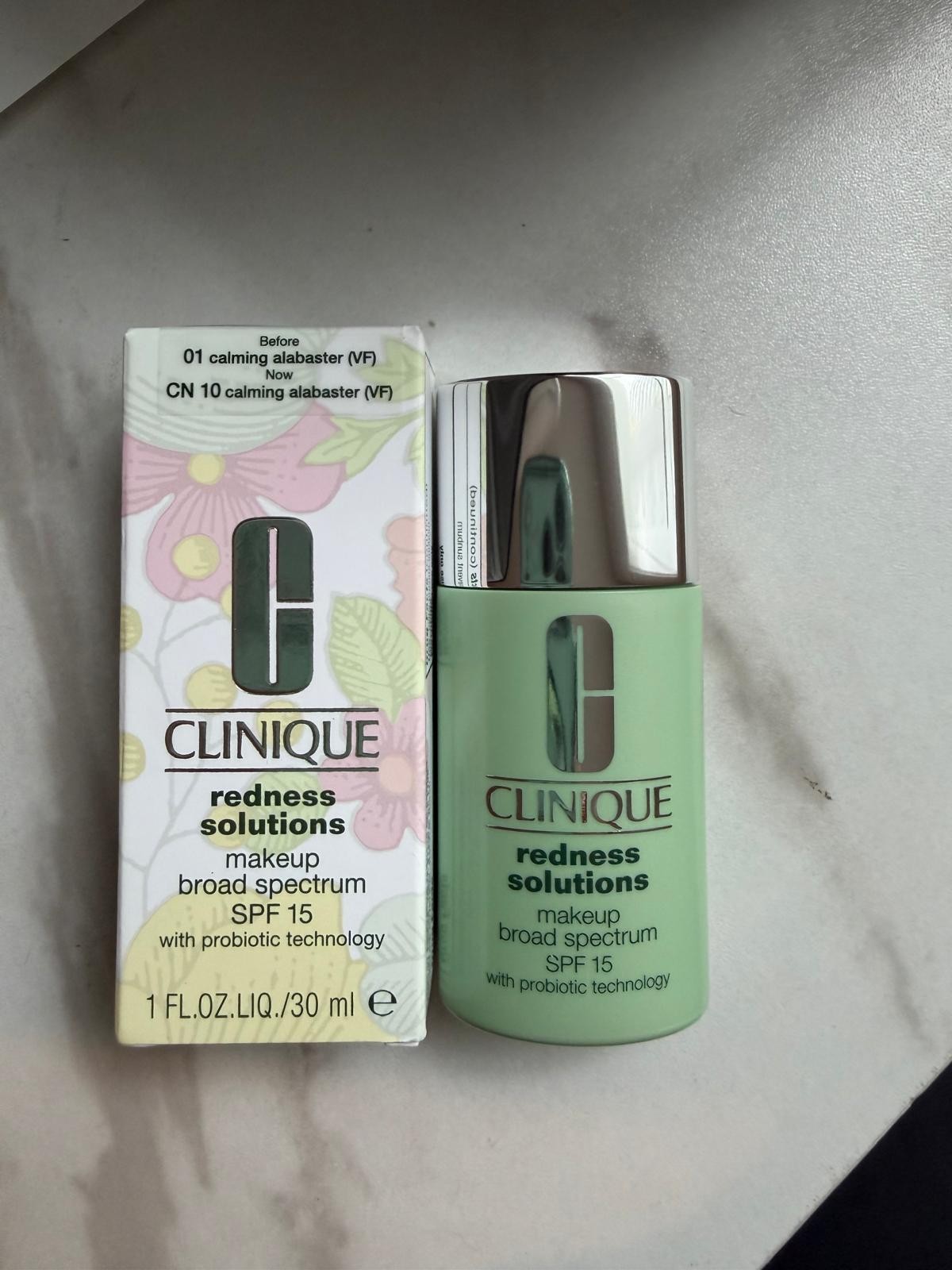 CLINIQUE Redness Solutions Makeup SPF 15 01/CN 10 Calming Alabaster NEW IN BOX