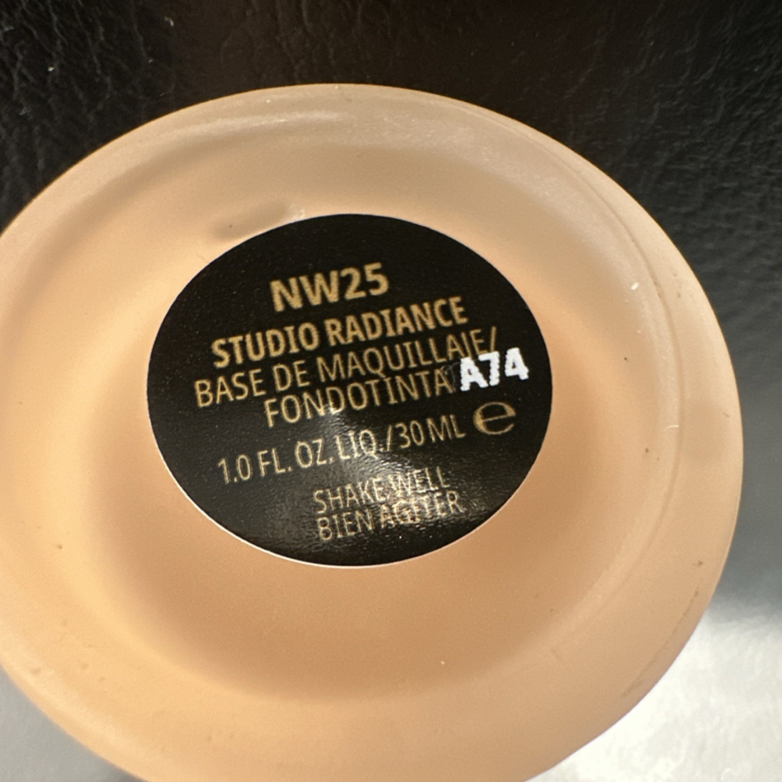 M·A·C Studio Radiance Serum-Powered Foundation Liquid NW25 1.0 fl oz / 30ml