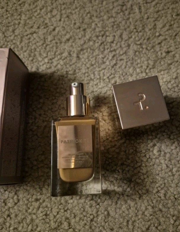 PATRICK TA MAJOR SKIN HYDRA LUXE LUMINOUS SKIN PERFECTING FOUNDATION 20 GOLDEN