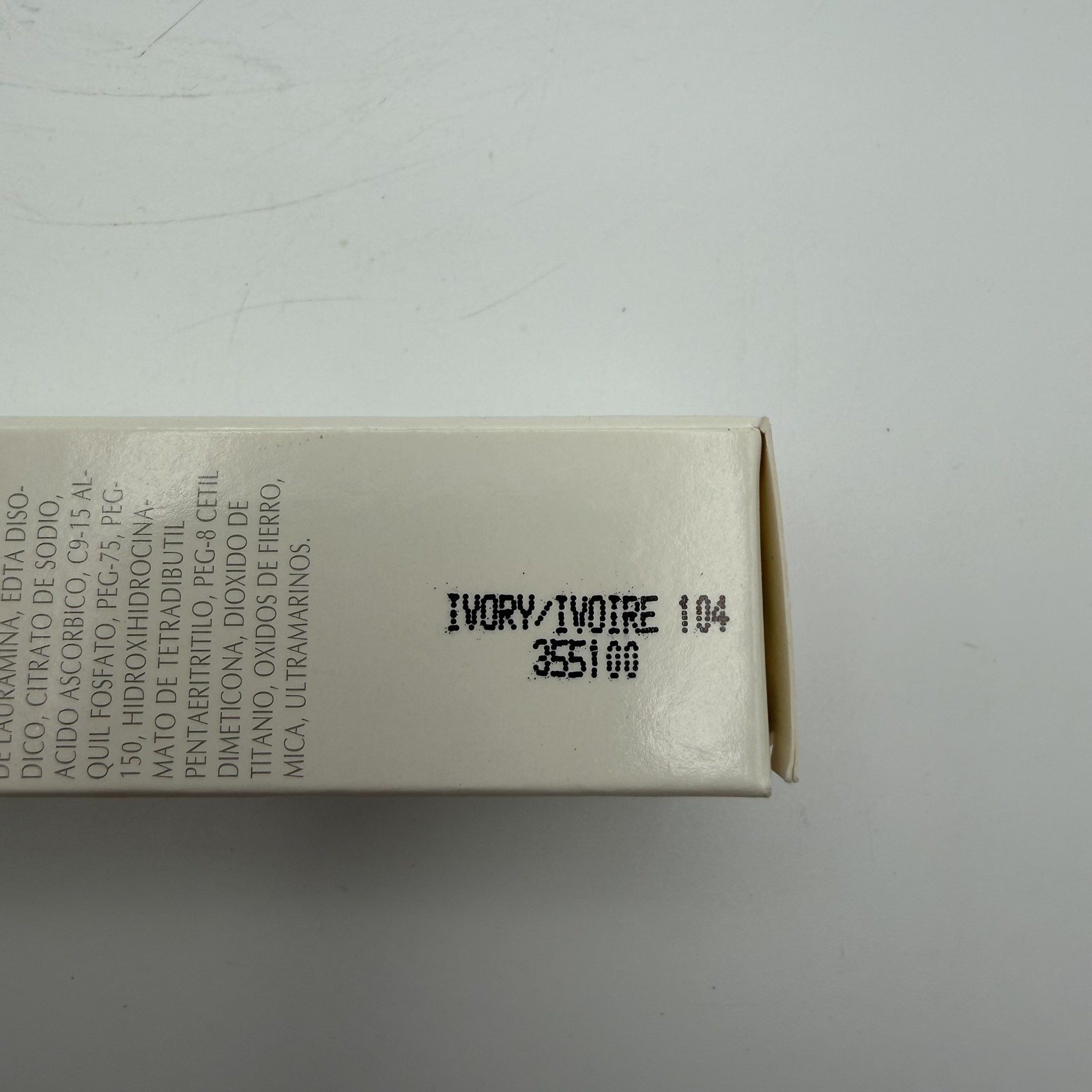 Mary Kay Medium-Coverage Foundation – Ivory 104 – 1 Fl. Oz. / 29 mL – Oil-Free