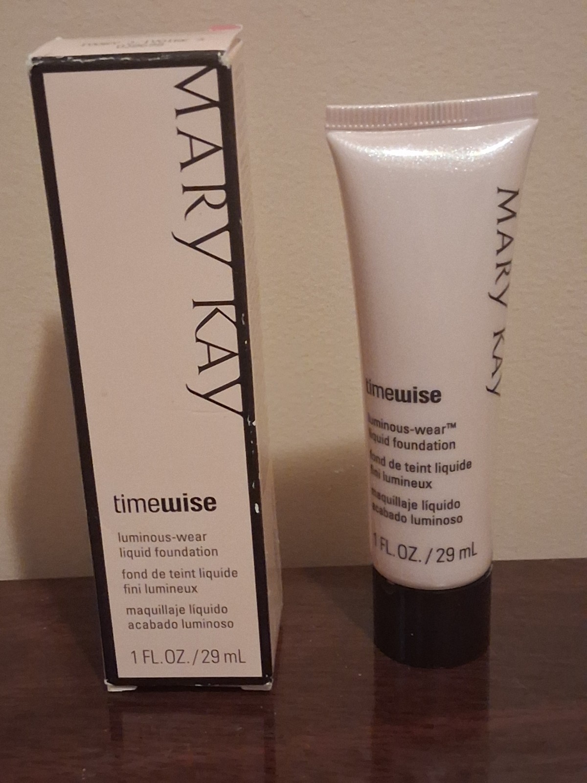Mary Kay TimeWise Luminous-Wear Liquid Foundation Ivory 3 1 fl oz Oil-Free