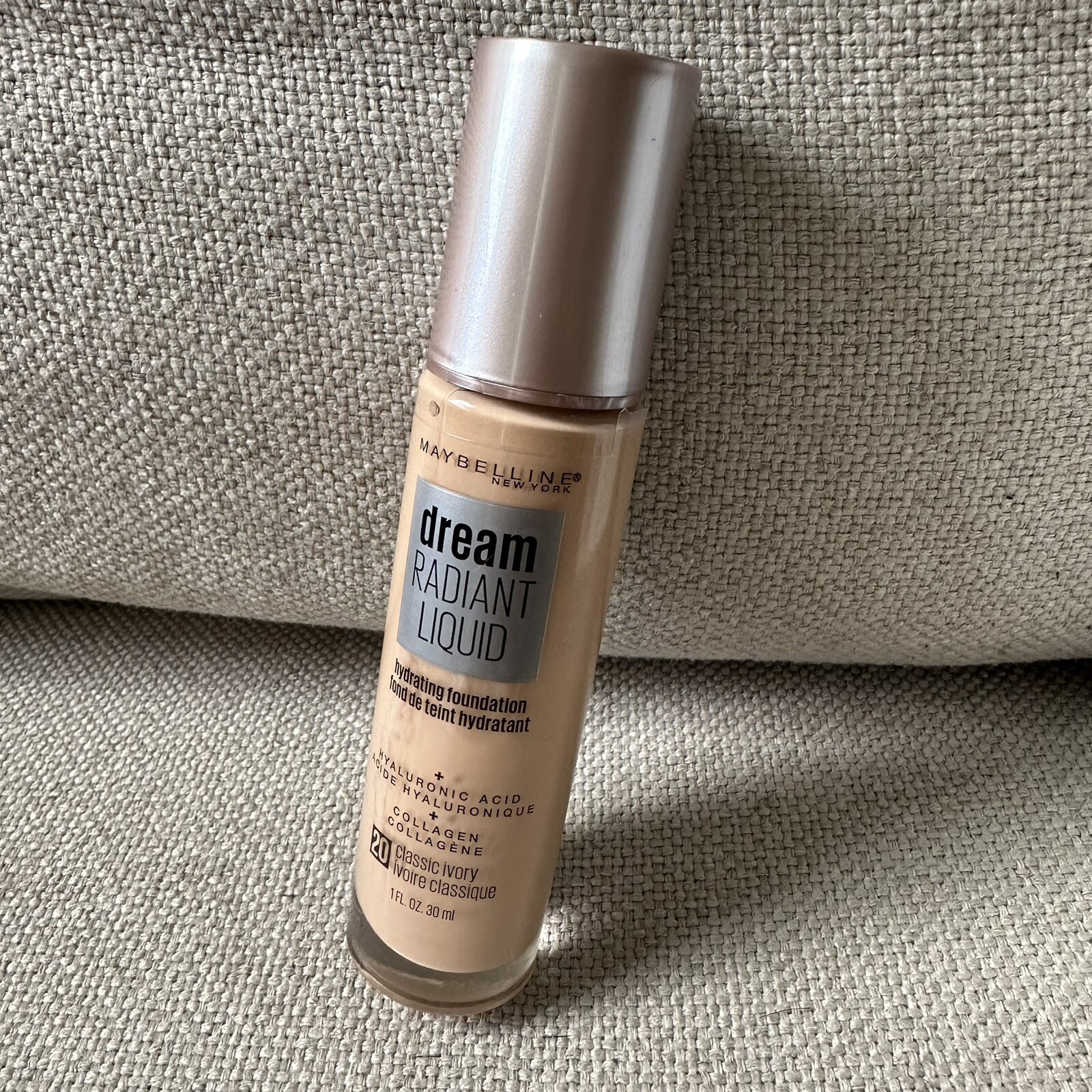 Maybelline Dream Radiant Liquid Hydrating Foundation 20 Classic Ivory 1 Oz New