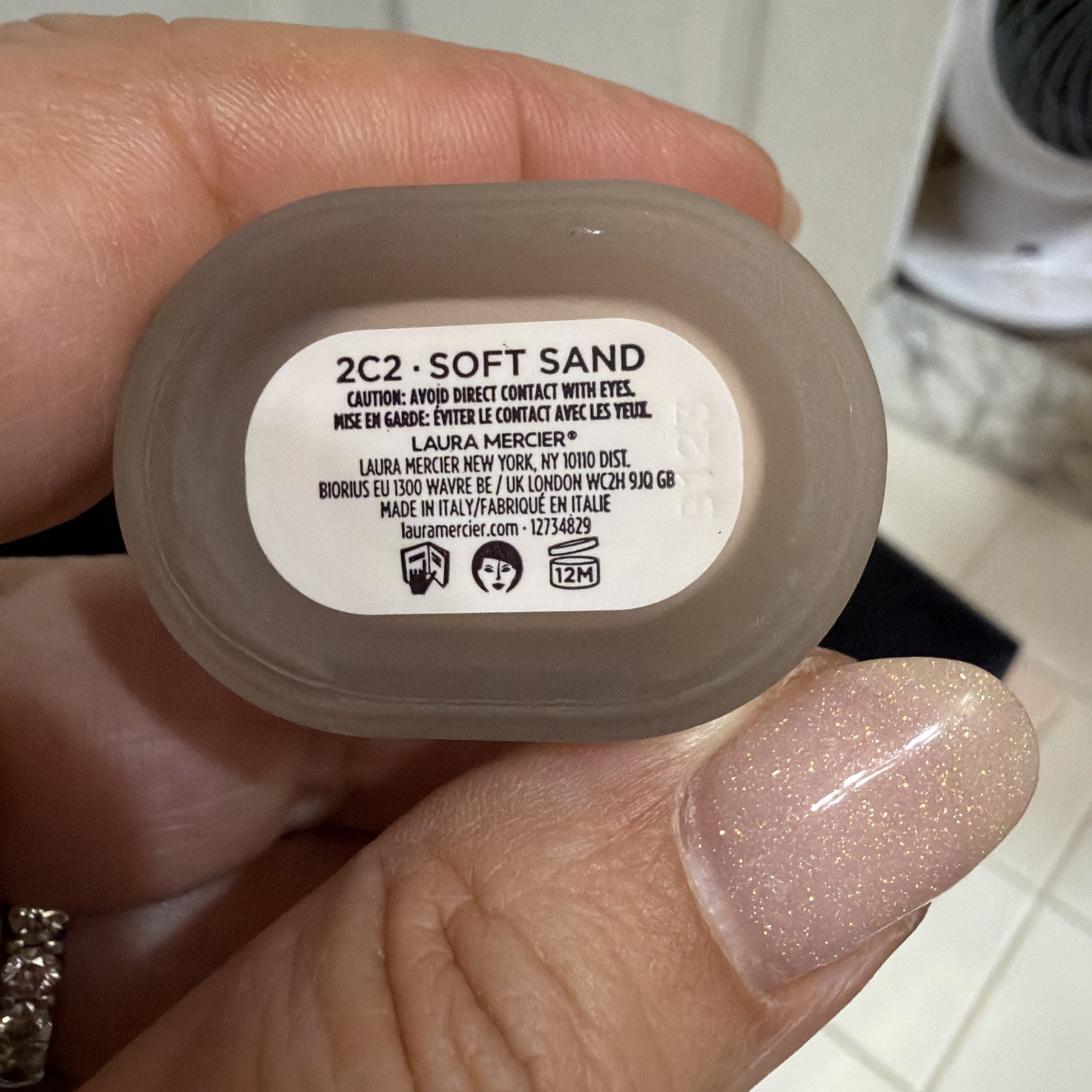 Laura Mercier Soft Sand 2C2 Real Flawless Weightless Foundation. NIB!