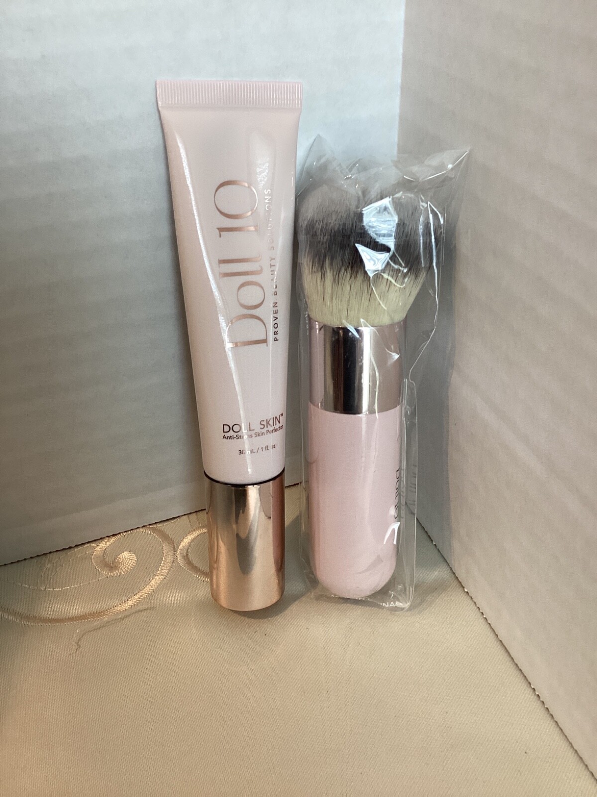 Doll 10 Doll Skin Anti-Stress Skin Perfector – Lightw/ Limited Edition Brush NEW