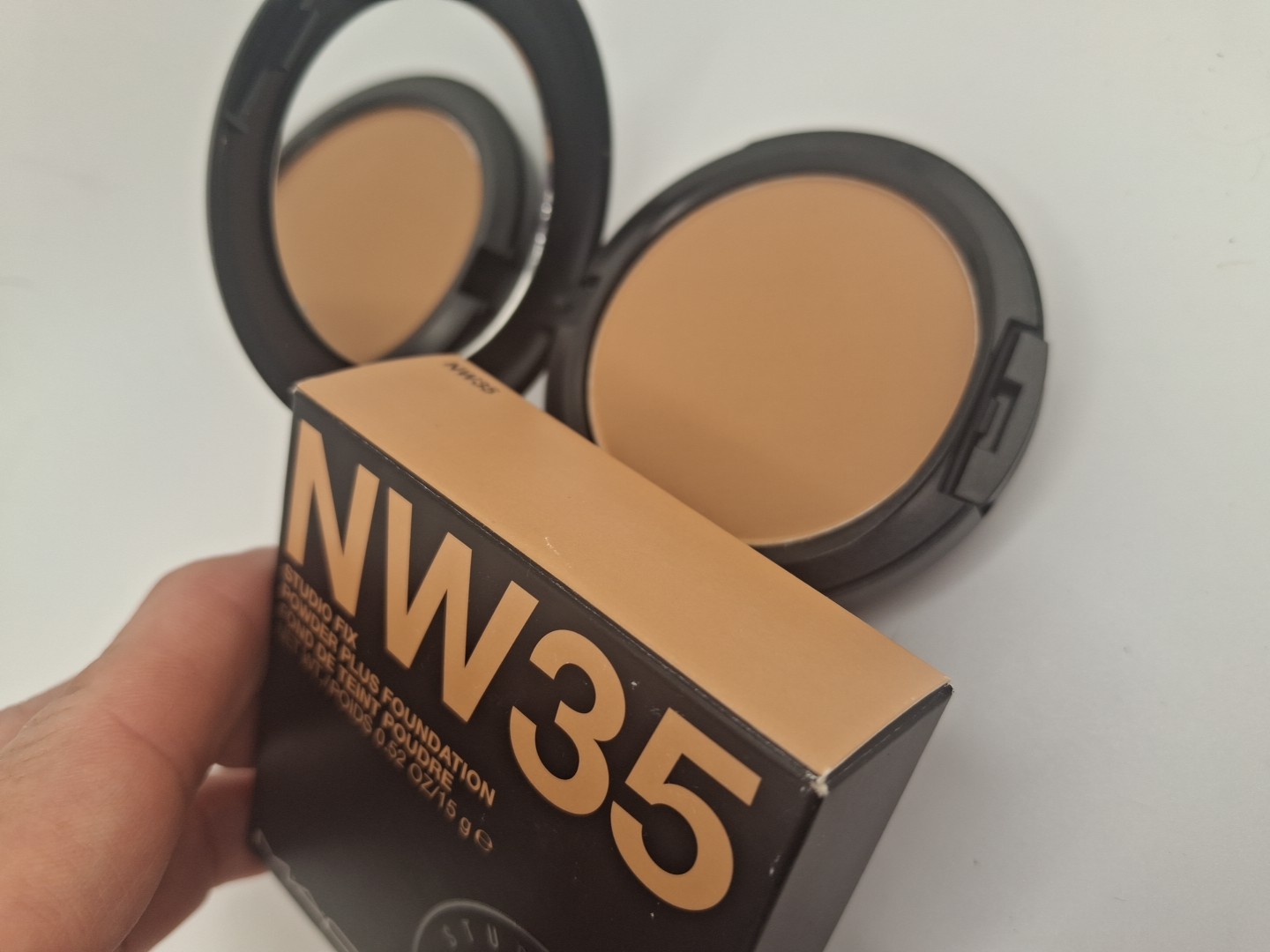 MAC Studio Fix Powder Plus Foundation NW 35 .52 oz / 15 g Original / Old Formula