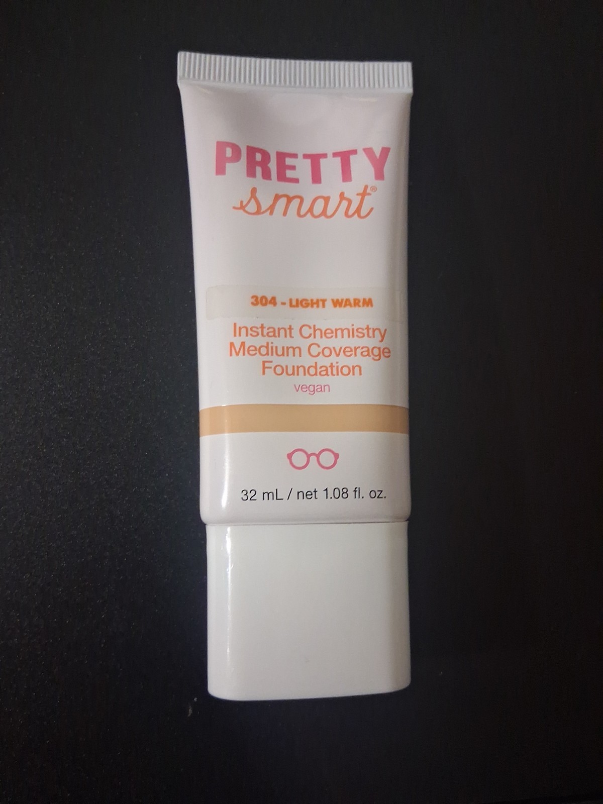 Pretty Smart 304-light Warm Instant Chemistry Medium Coverage Foundation Vegan