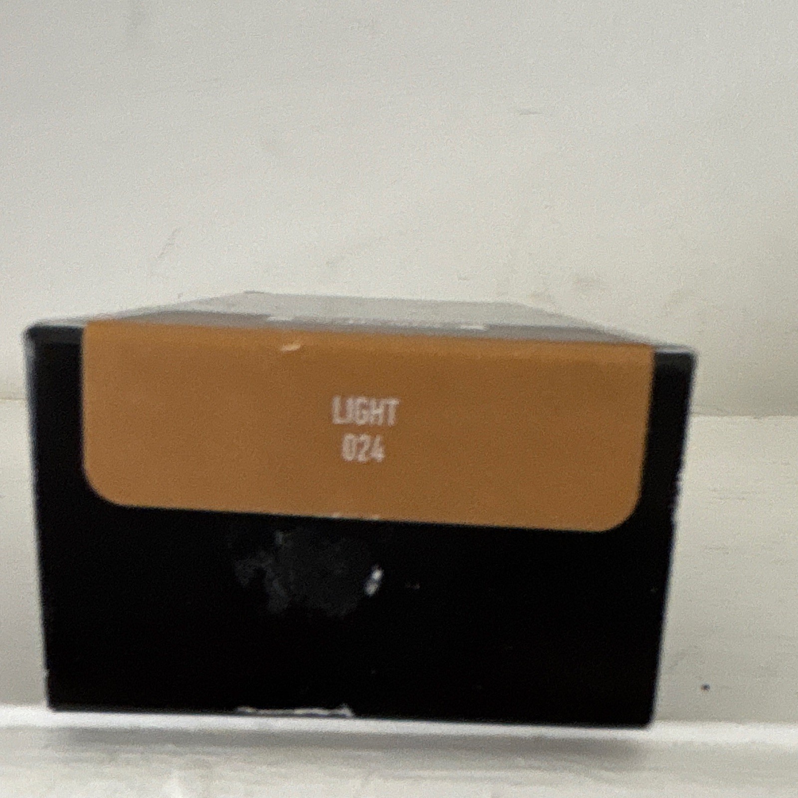 KVD Good Apple Full-Coverage Serum Foundation Light 024 Matte 30 mL/1.01 fl oz