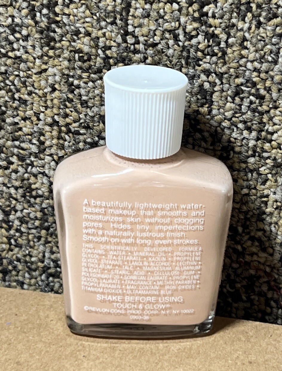 Revlon Touch & Glow Moisturizing Makeup Foundation CREAMY IVORY~ 2 oz.
