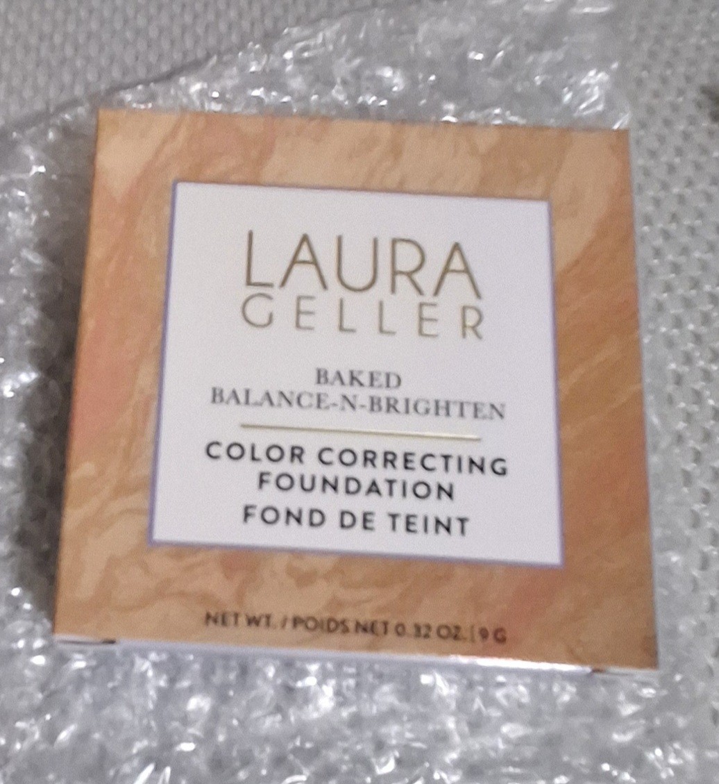 Laura Geller Baked Balance-n-Brighten Color Correcting Foundation – Porcelain
