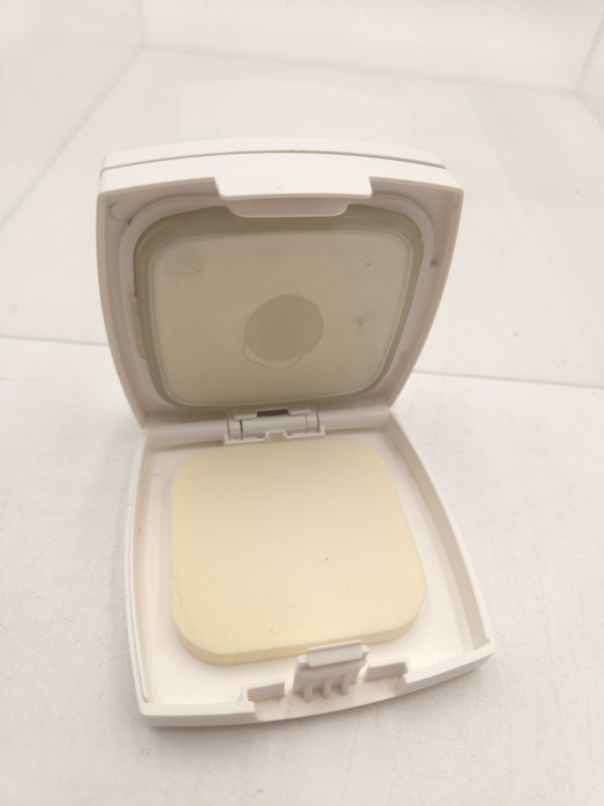 Almay Line Smoothing Compact Foundation Makeup SPF 15 Sand 260 .35 oz