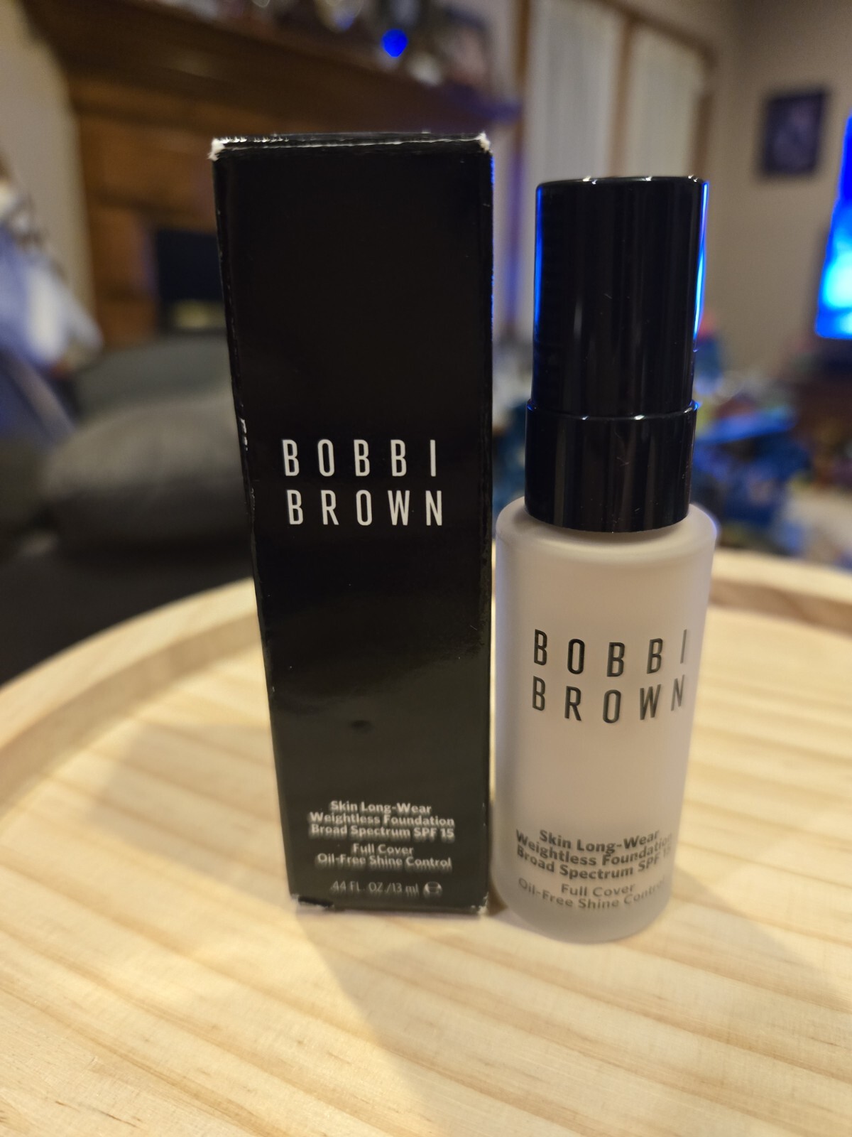 BOBBI BROWN SKIN LONG-WEAR WEIGHTLESS FOUNDATION SPF 15 N-012 PORCELAIN .44 OZ
