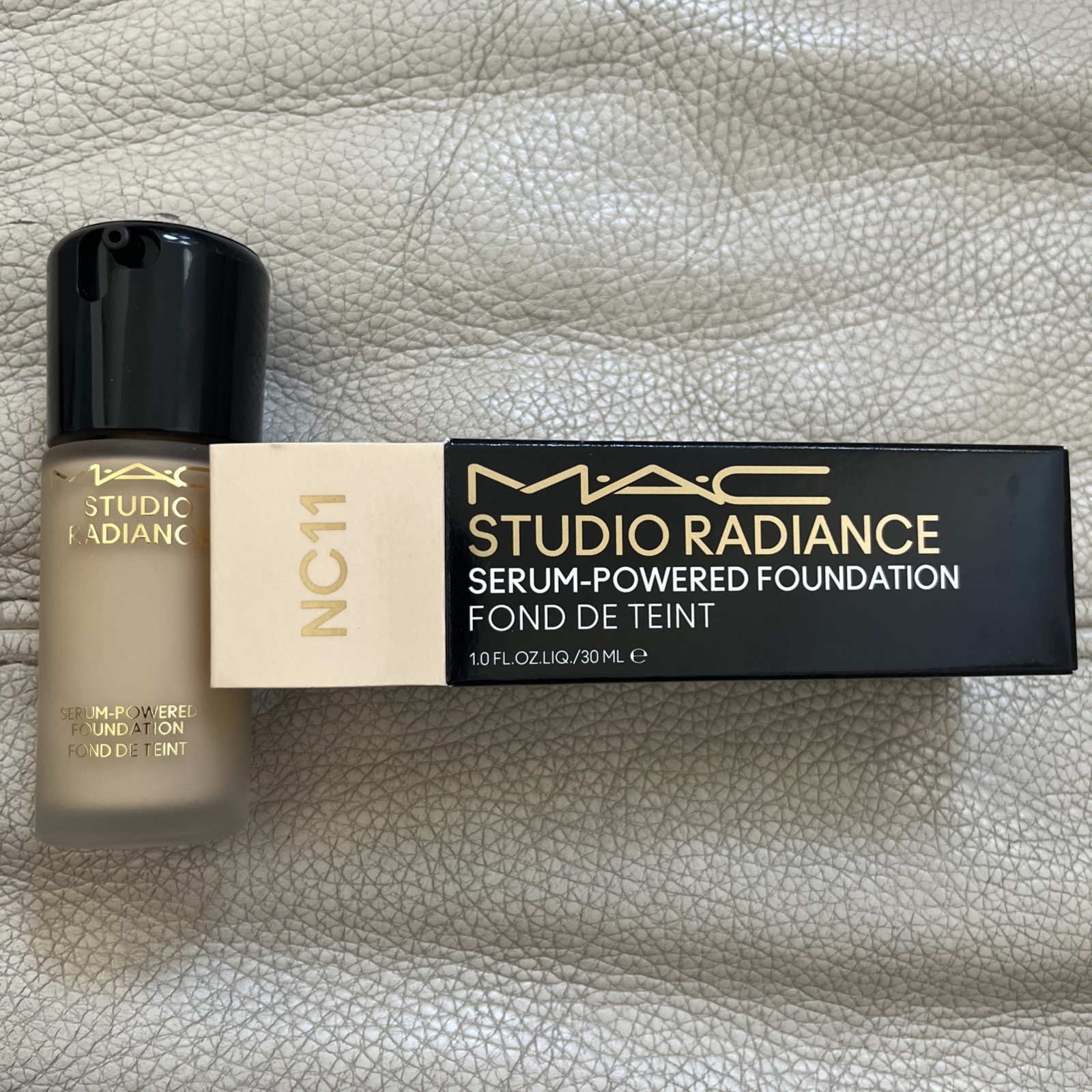 Mac Studio Radiance Serum Powdered Foundation (NC11)