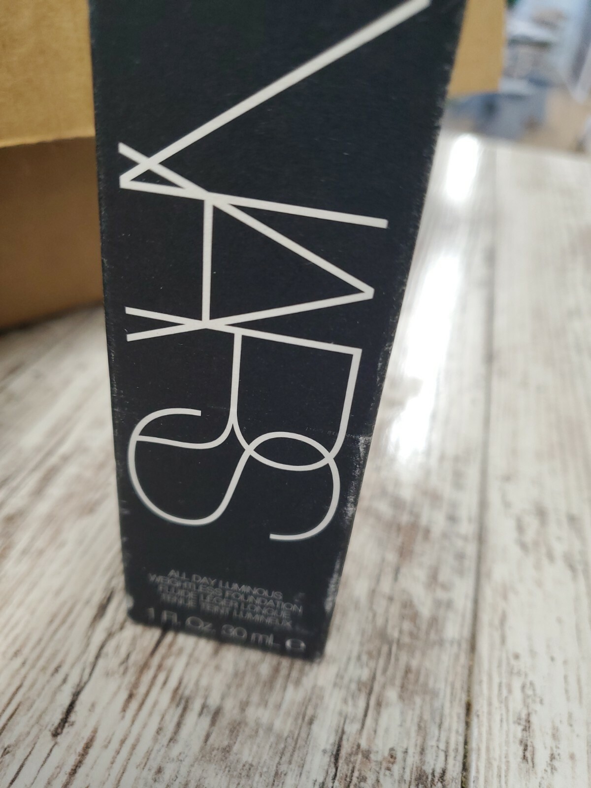 NARS ALL DAY WEIGHTLESS LUMINOUS FOUNDATION – DARK 4 – KHARTOLUM – 30ml