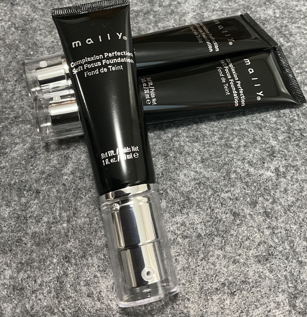 3 Mally Complexion Perfection Soft Focus Foundation* Light*1 oz / 30 ml NWOB