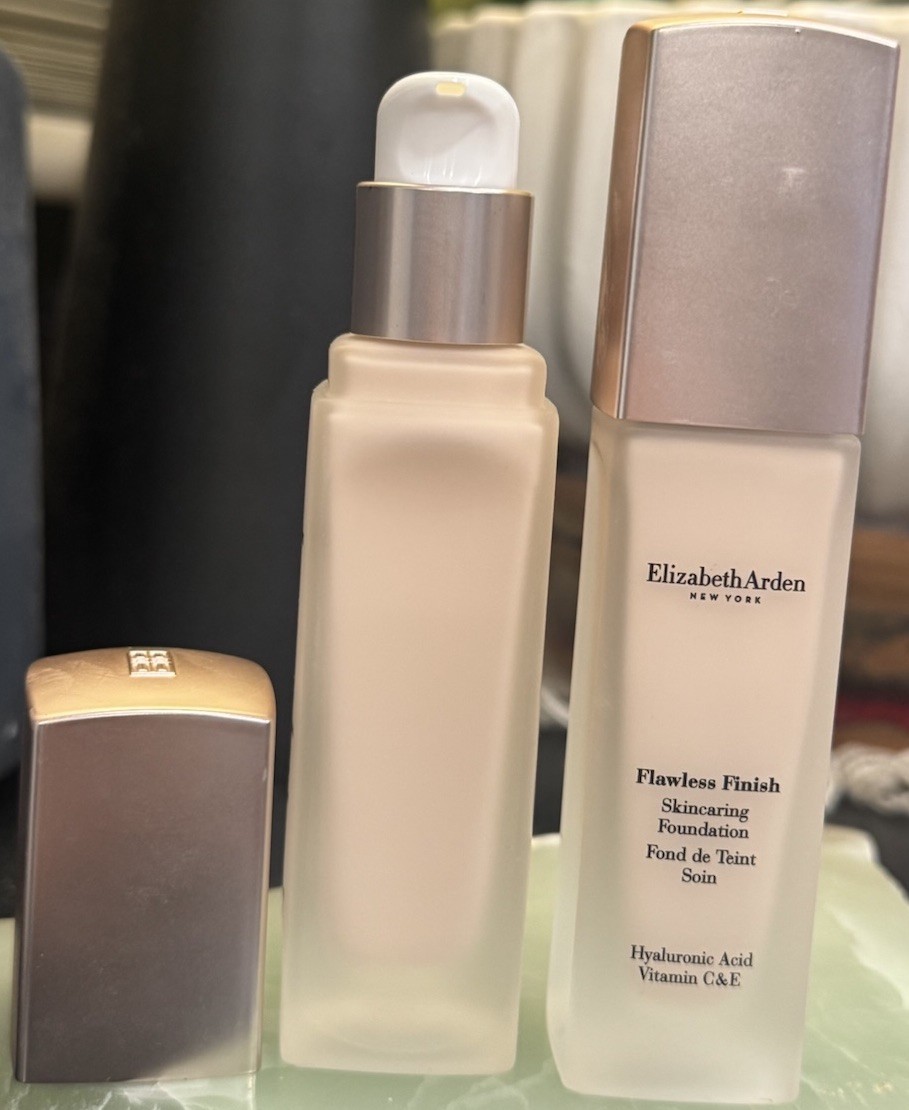 Lot Of 2 ELIZABETH ARDEN Flawless Finish Skincaring Foundation 100C 1oz