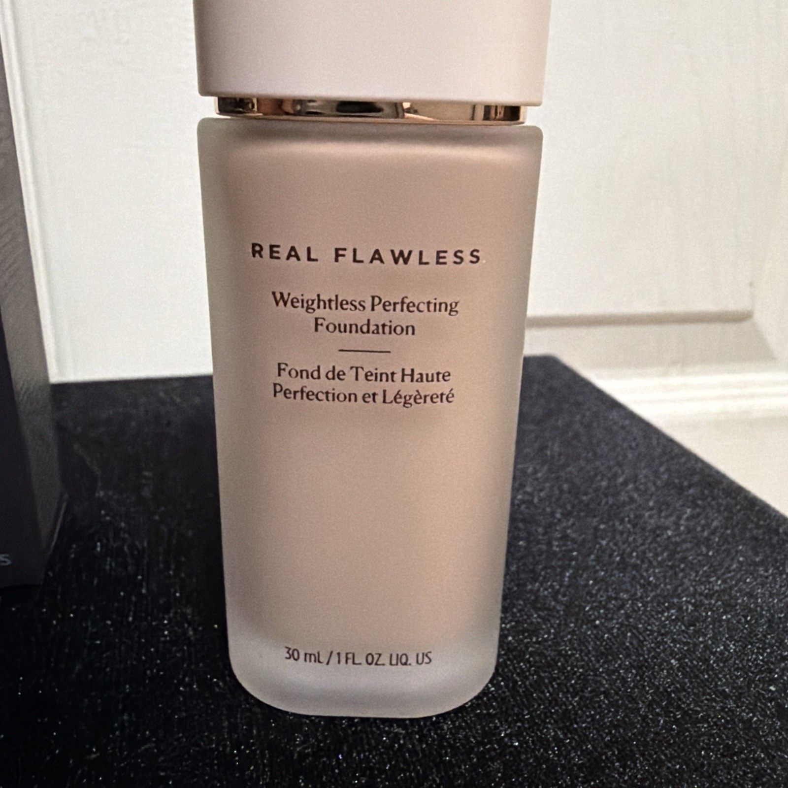 Laura Mercier Soft Sand 2C2 Real Flawless Weightless Foundation. NIB!