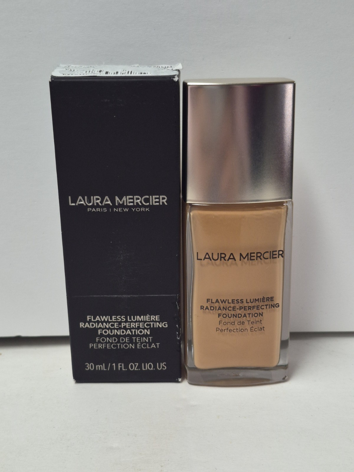 Laura Mercier Flawless Lumiere Radiance Perfecting Foundation 2W2 Butterscotch