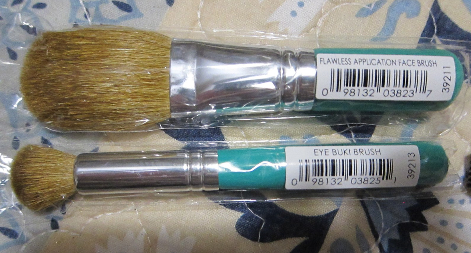 Bare Minerals i.d Foundation, Concealer, Eyeshadow, 2 Brushes Light/Fair Light