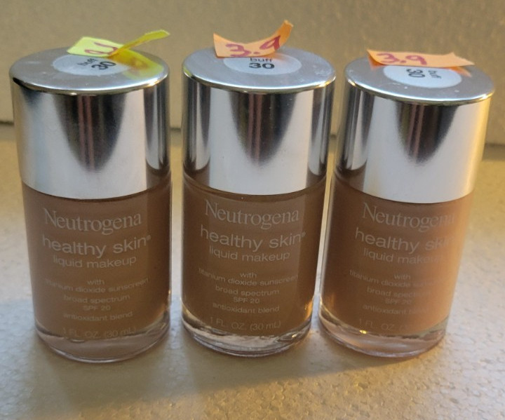 Lot of 3 – Neutrogena Hydro Boost Hydrating Tint With Hyaluronic Acid Buff 30