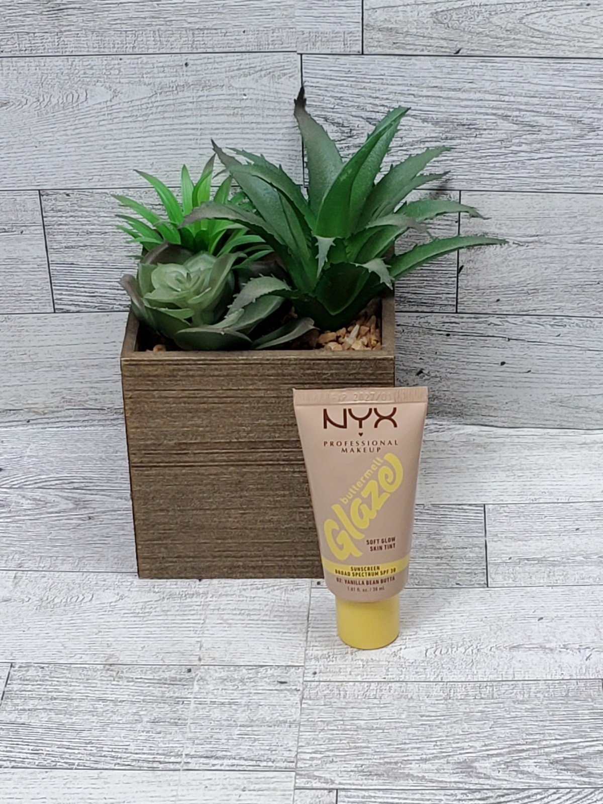 NYX Buttermelt Glaze Soft Glow Skin Tint, 02 Vanilla Bean Butta – Exp 1/27