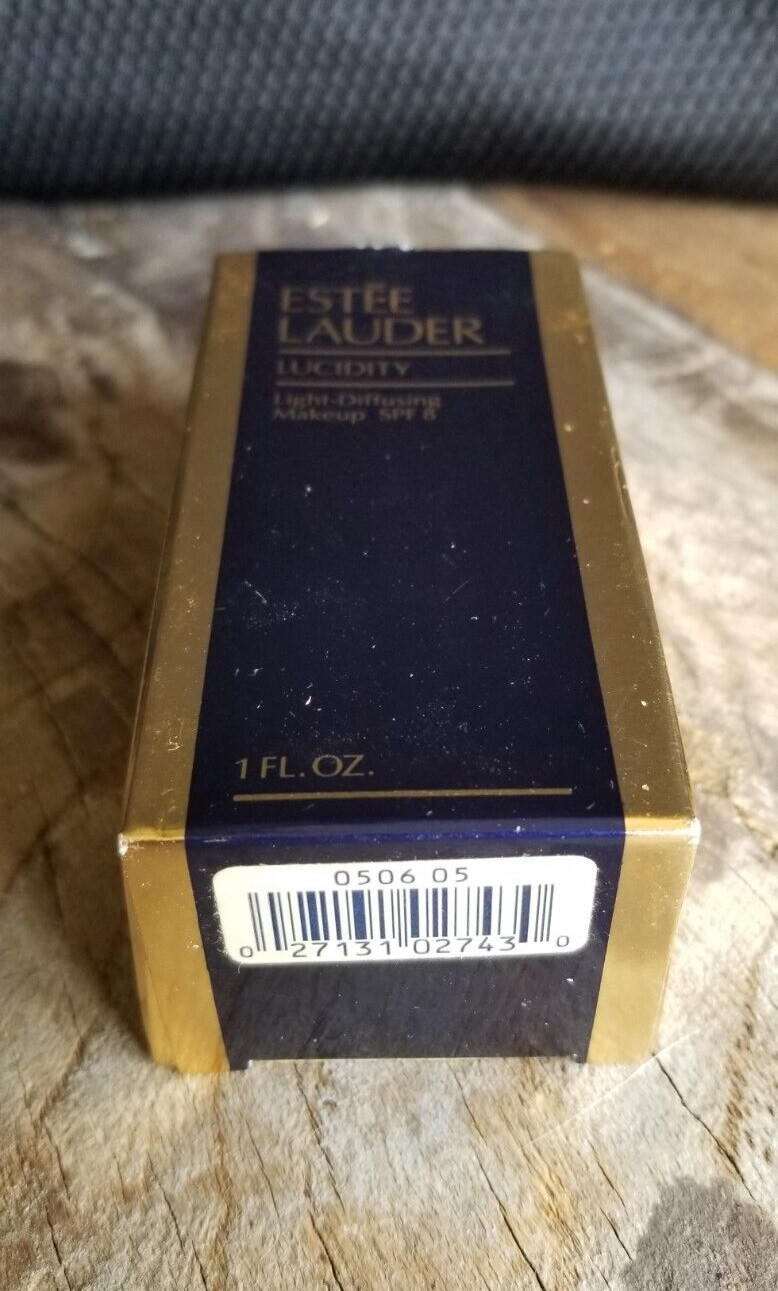 Estee Lauder Lucidity Light Diffusing Makeup Foundation SPF8 PALE IVORY 05 1oz