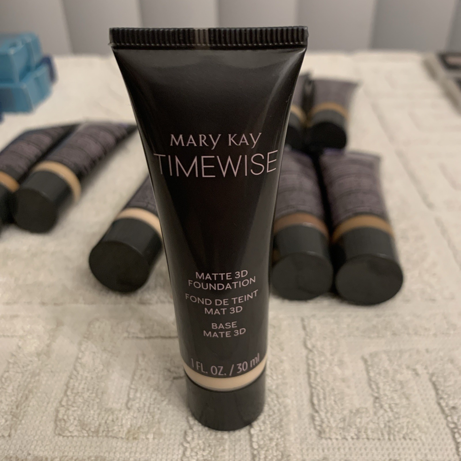Mary Kay TimeWise Matte-Wear 3D Foundation 1 Fl oz. / 30 ml – Ivory C 100