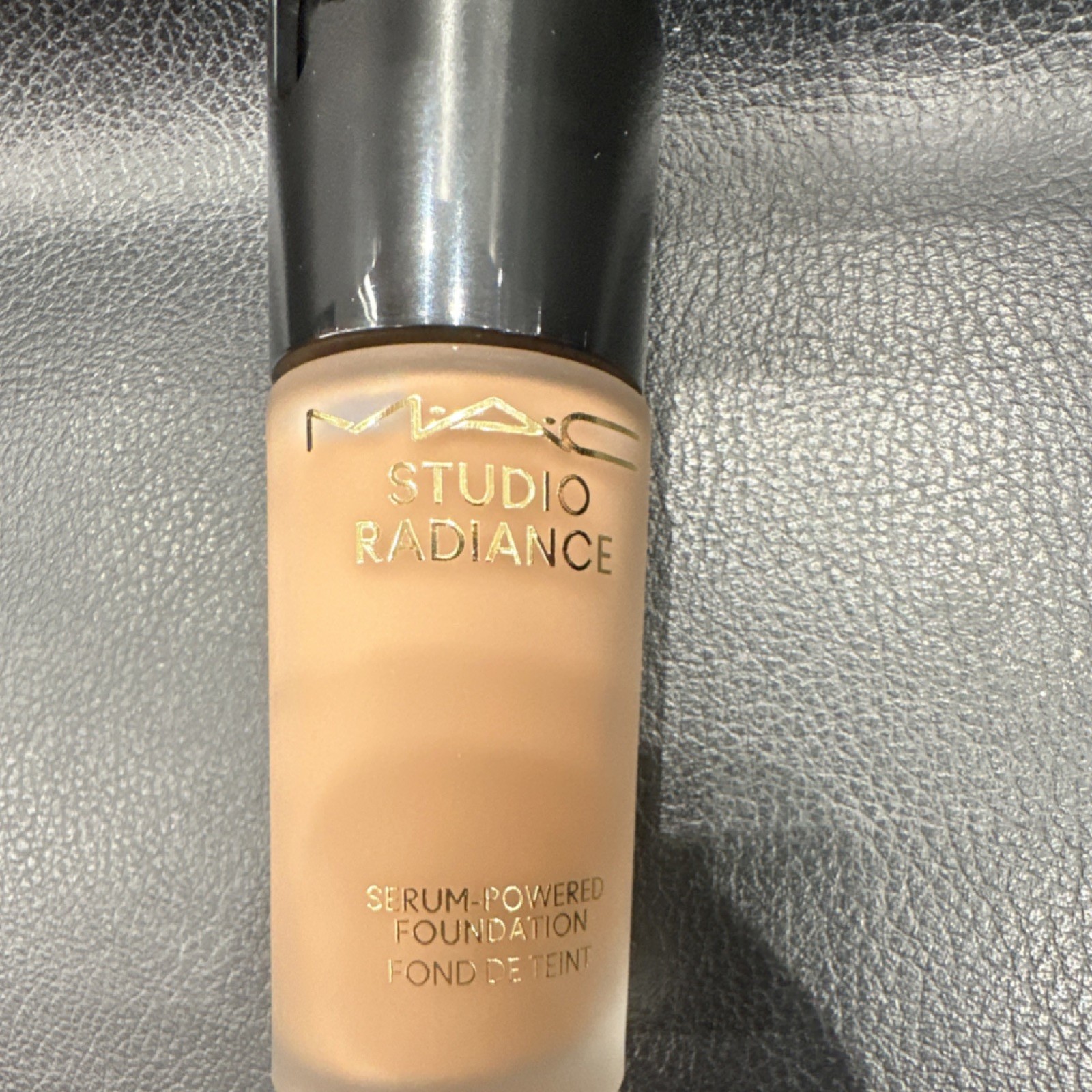 M·A·C Studio Radiance Serum-Powered Foundation Liquid NW25 1.0 fl oz / 30ml