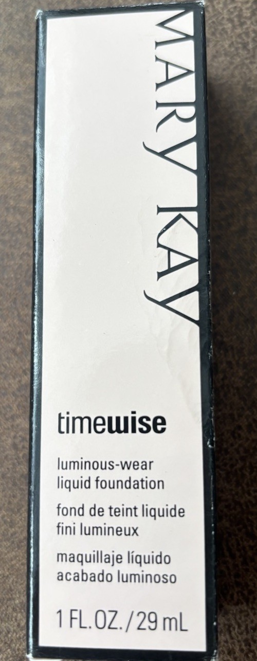Mary Kay TimeWise Luminous-Wear Liquid Foundation Beige 2 Oil-Free 1 fl oz