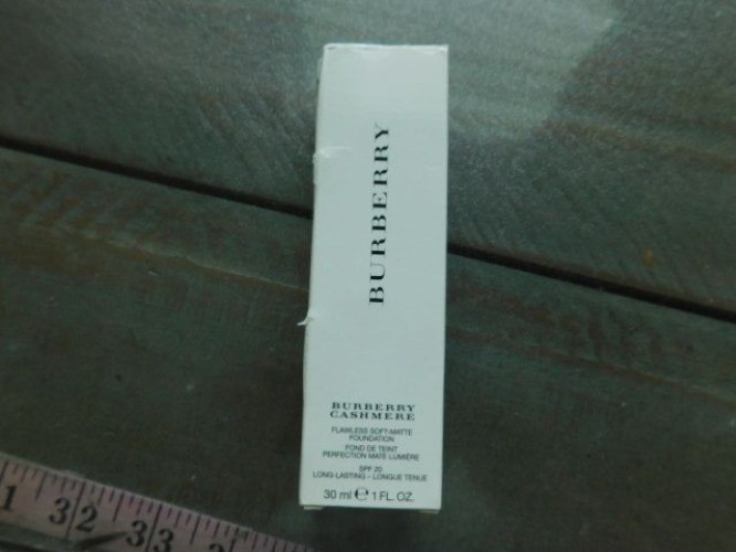 Burberry Cashmere flawless foundation 30ml 1 Fl. OZ Warm Honey NEW Tester