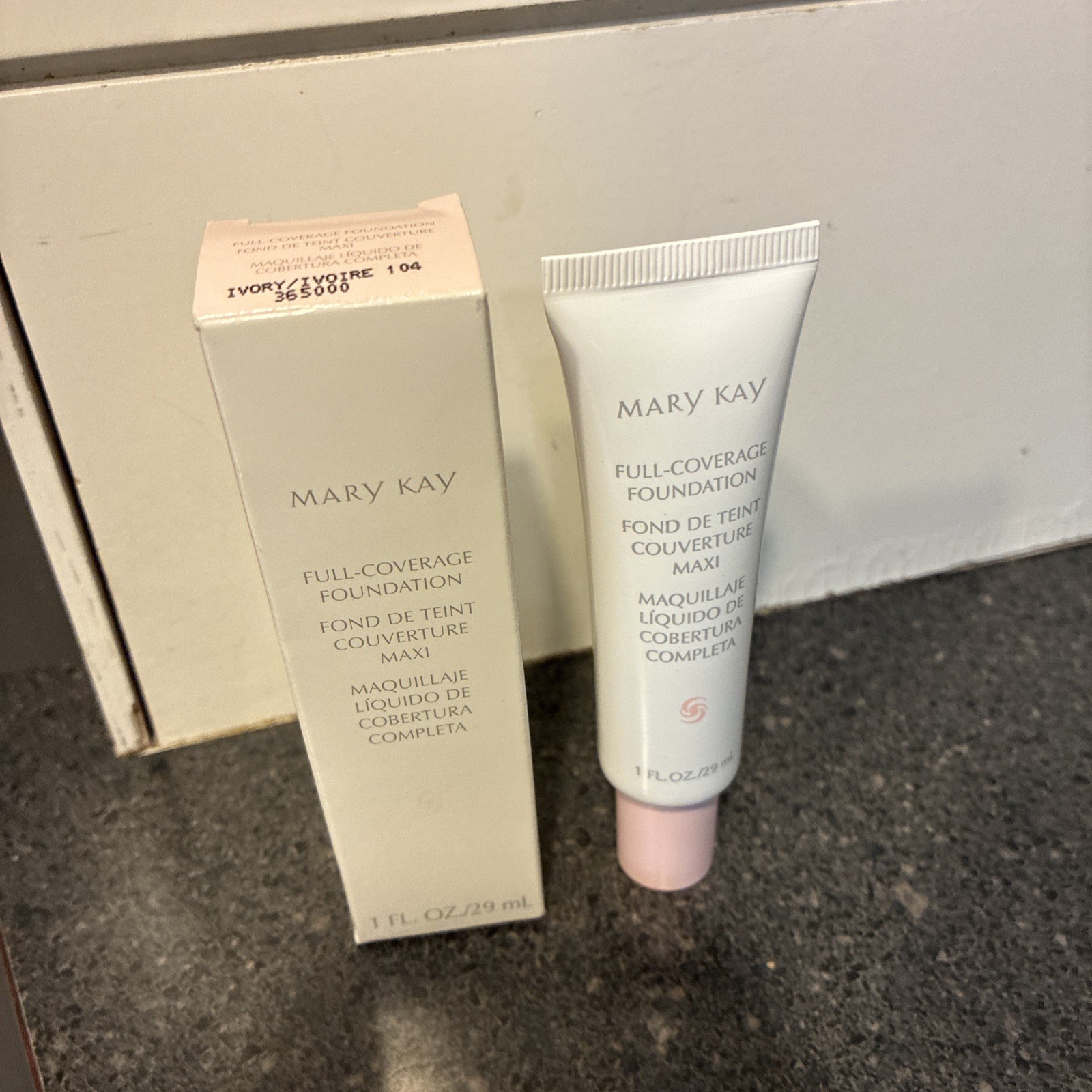 Mary Kay Full Coverage Foundation 1 oz Ivory 104 #365000 Normal dry NOS