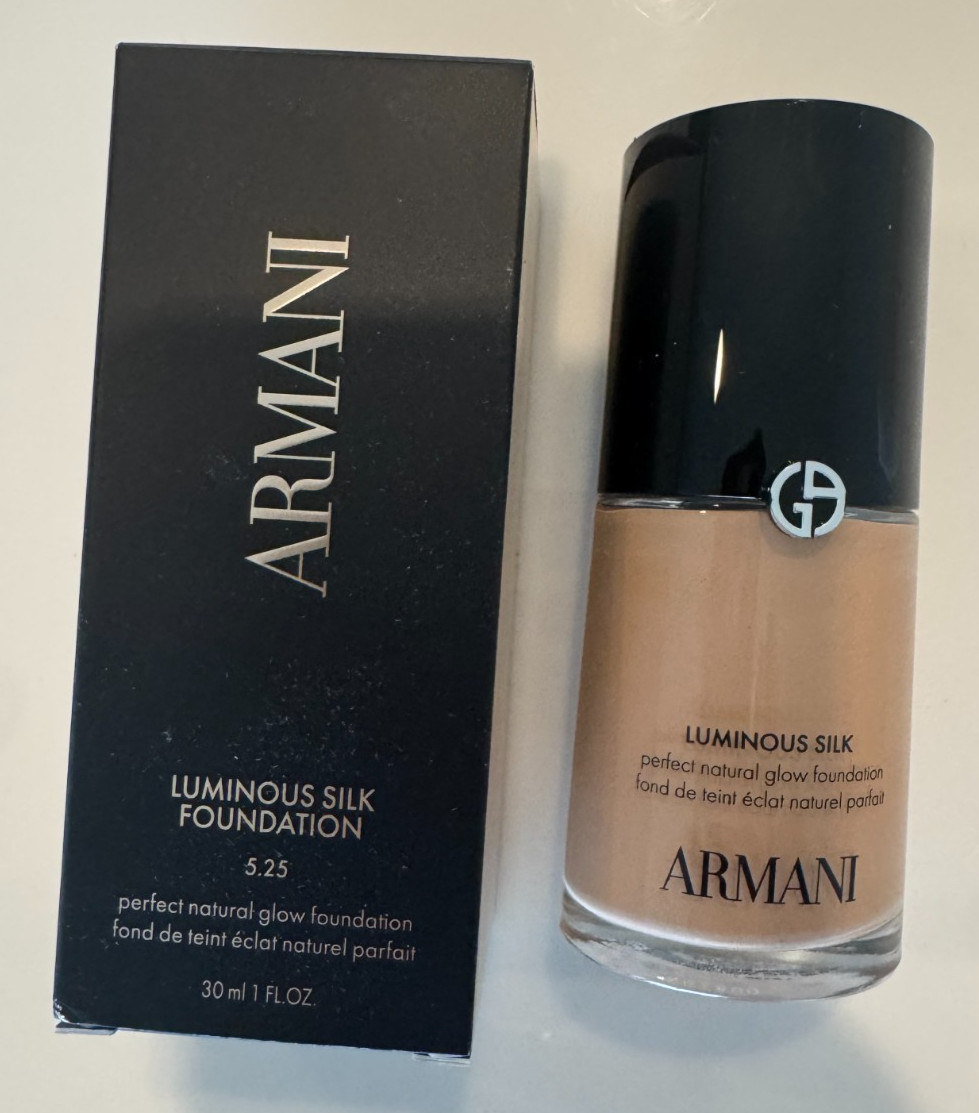 GIORGIO ARMANI LUMINOUS SILK FOUNDATION-5.25 (1OZ/30ML) FULL-SIZE NEW IN BOX