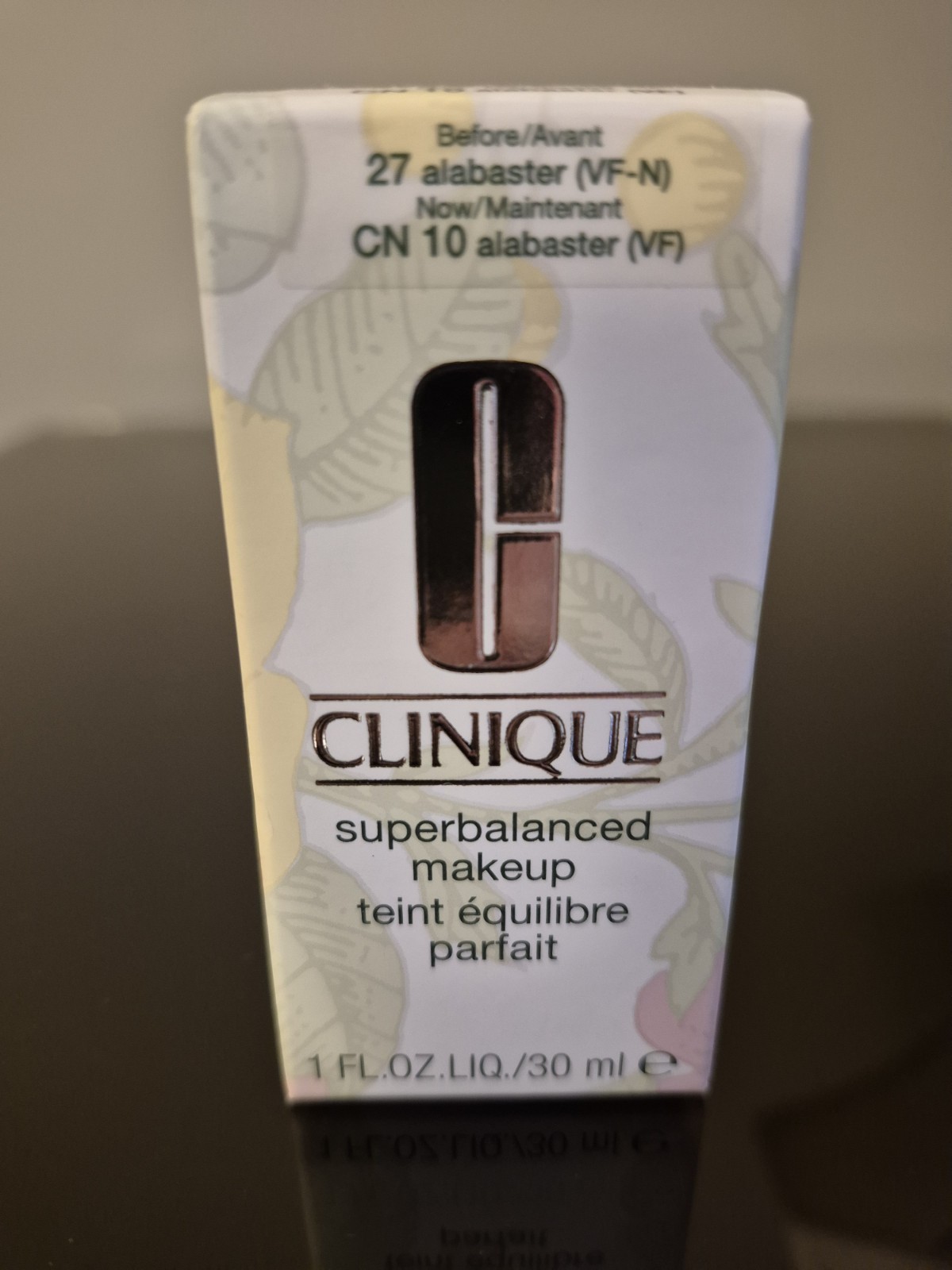 Clinique Superbalanced Oil-Free Makeup/Foundation CN 10 Alabaster 1 oz Full Size