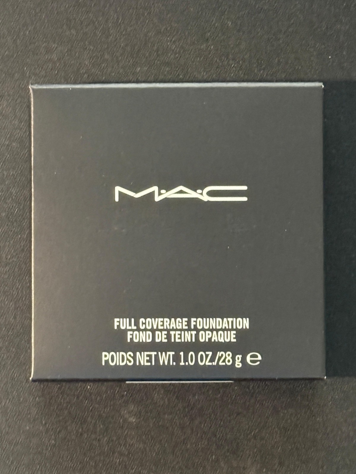 M.A.C Full Coverage Foundation – NW40 – 1 oz / 28 g – New in Box