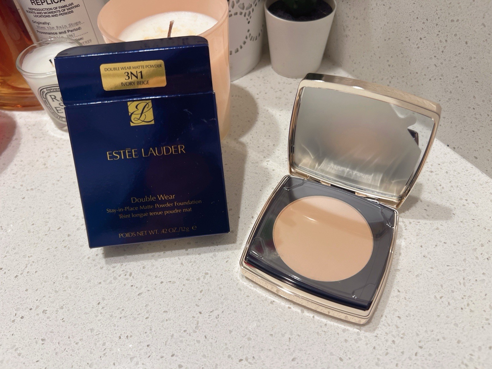 Estée Lauder Double Wear Stay-in-Place Matte Powder Foundation – 3N1 Ivory Beige