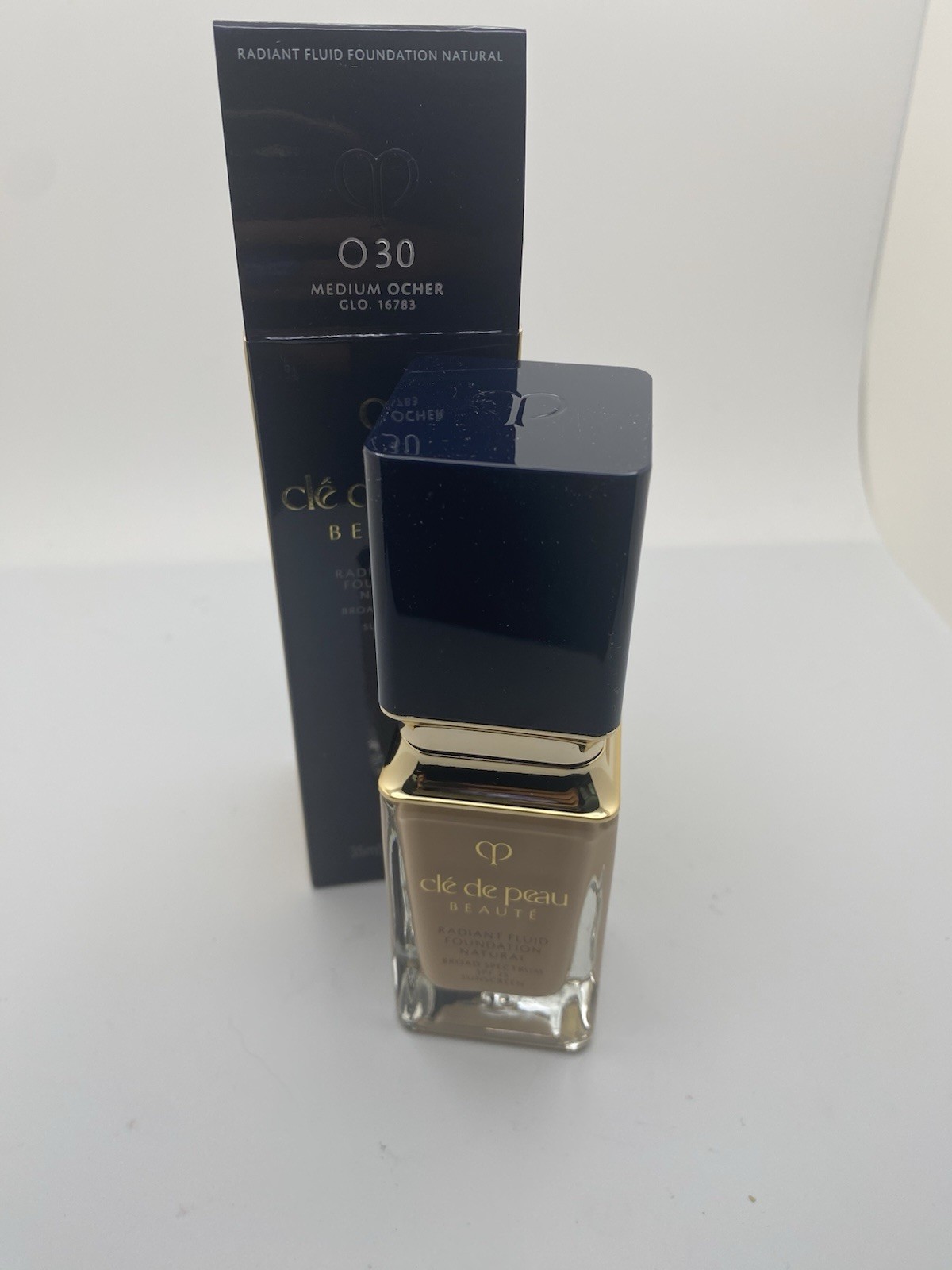 Cle de Peau Radiant Beaute Fluid Foundation -030 Medium Ocher – NIB