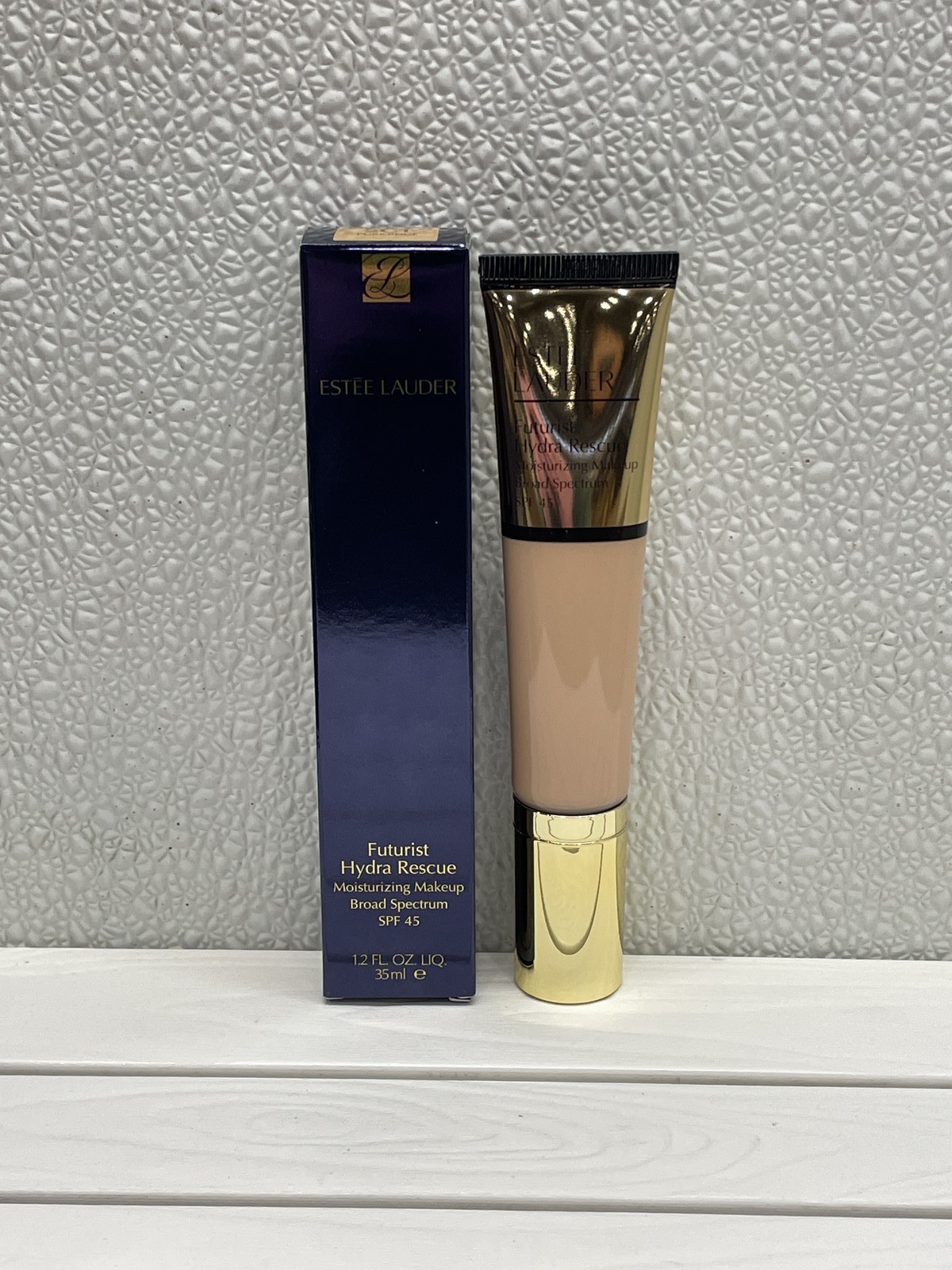 Estee Lauder Futurist Hydra Rescue Moisturizong Foundation 2C1 Pure Beige 1.2oz