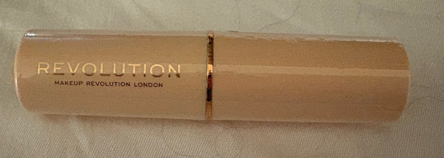 Makeup Revolution Fast Base Stick Foundation – F6 6.2gm