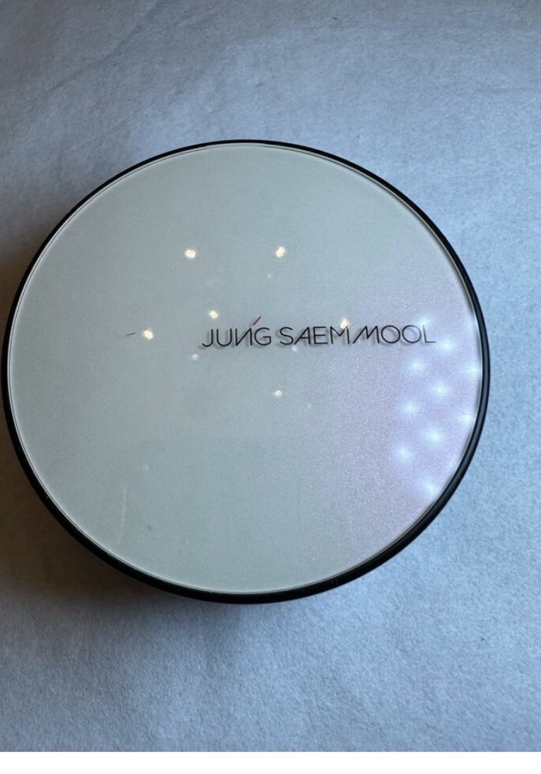 jung saem mool essential skin nuder cushion fair broad spectrum aunscreen spf50
