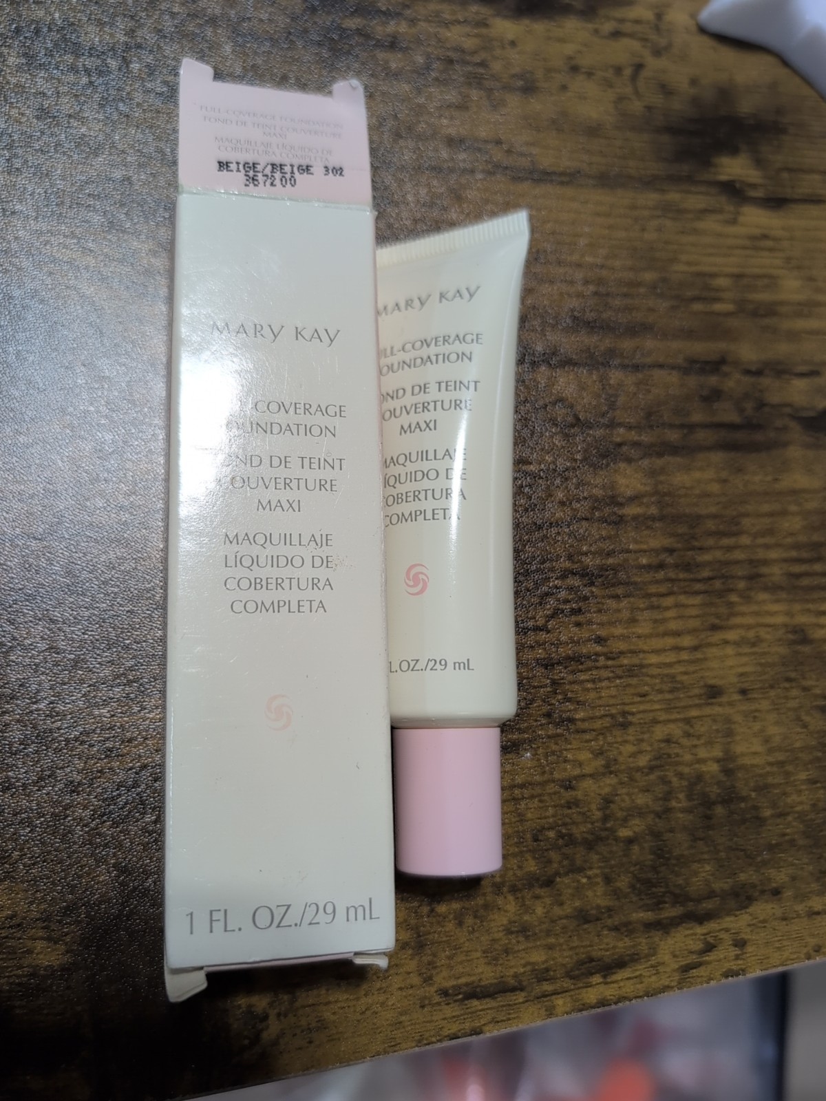 Mary Kay – 367200 – Full Coverage Foundation – Beige – 302 NEW IN BOX – 1 OZ NOS