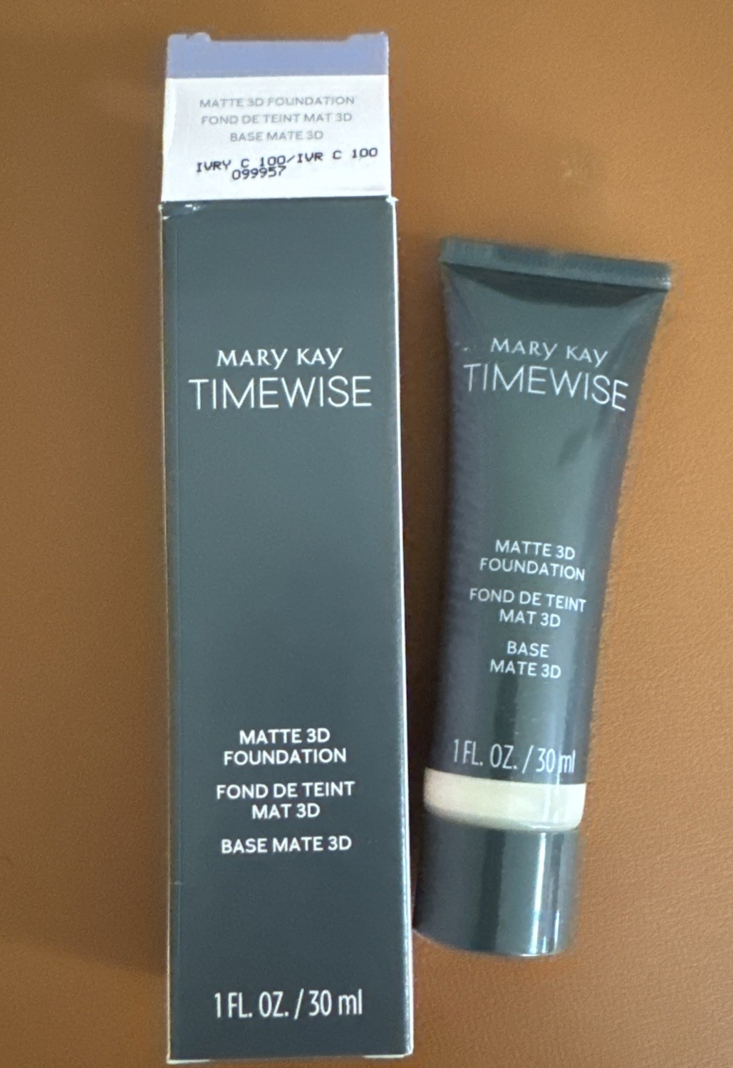 Mary Kay Timewise Matte 3D Foundation Ivory C 100/ 099957 1 fl.oz.