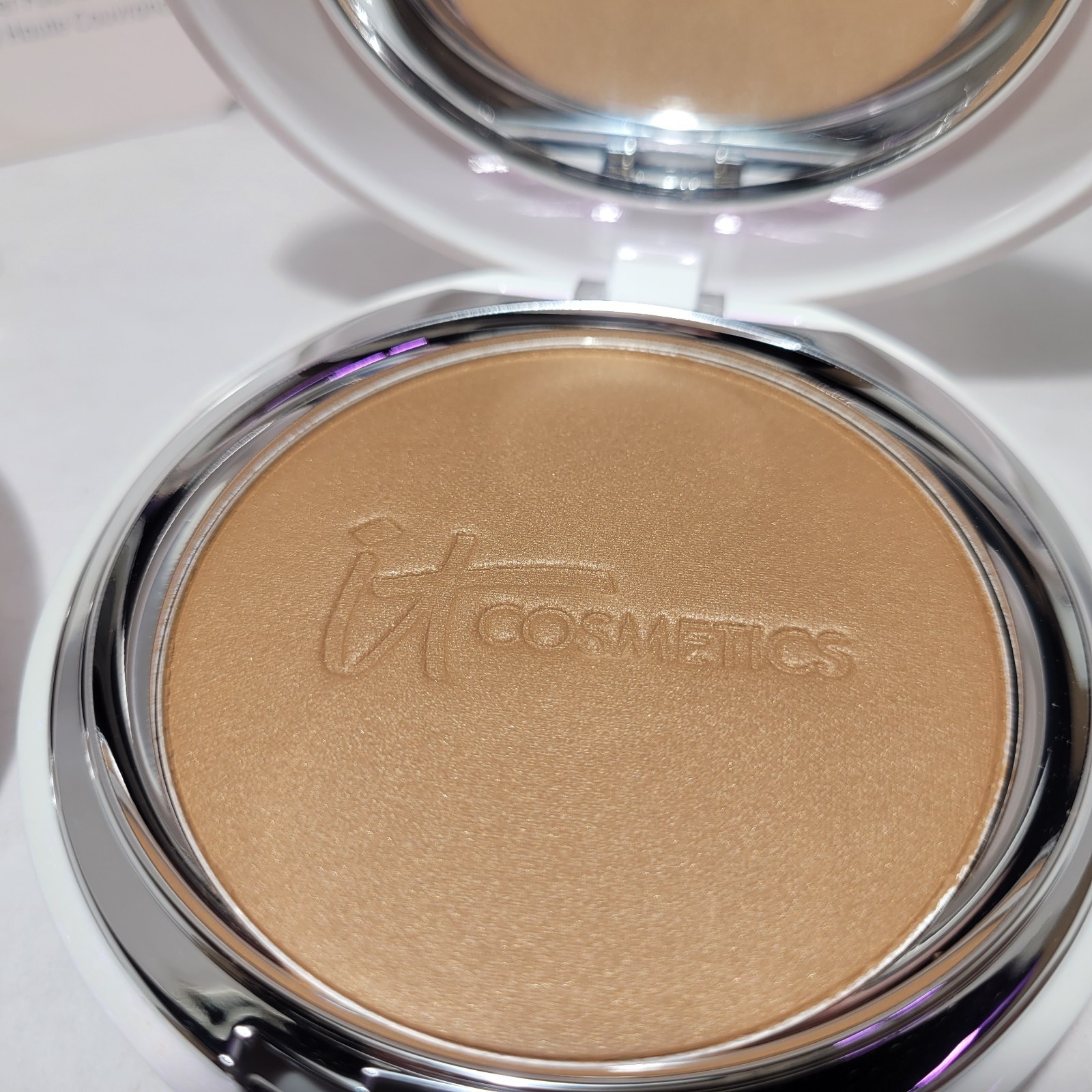2 it Cosmetics Celebration Powder Foundation illumination (Rich) Full Coverage
