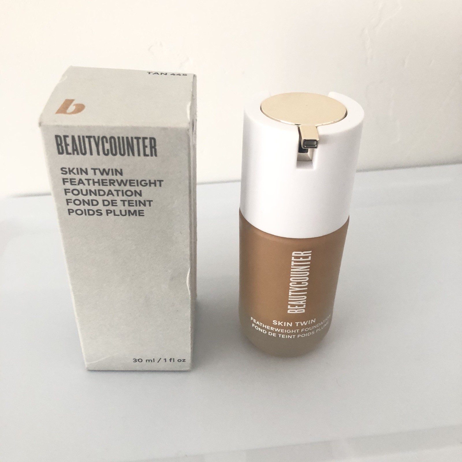 Beautycounter Skin Twin Featherweight Foundation Tan 445 New In Box 1 Fl Oz