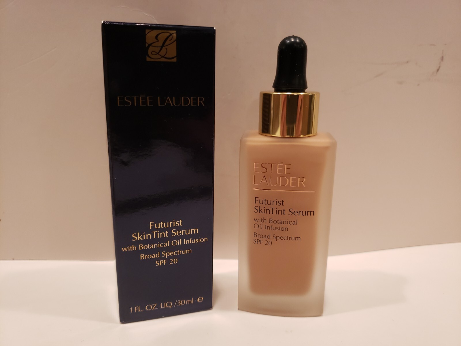 Estee Lauder Futurist Skin Tint Serum Broad Spectrum SPF 20 #3C2 Pebble 1 Fl Oz